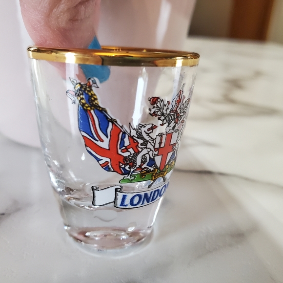 London Vintage Shot Glass with Gold Rim - Picture 5 of 9